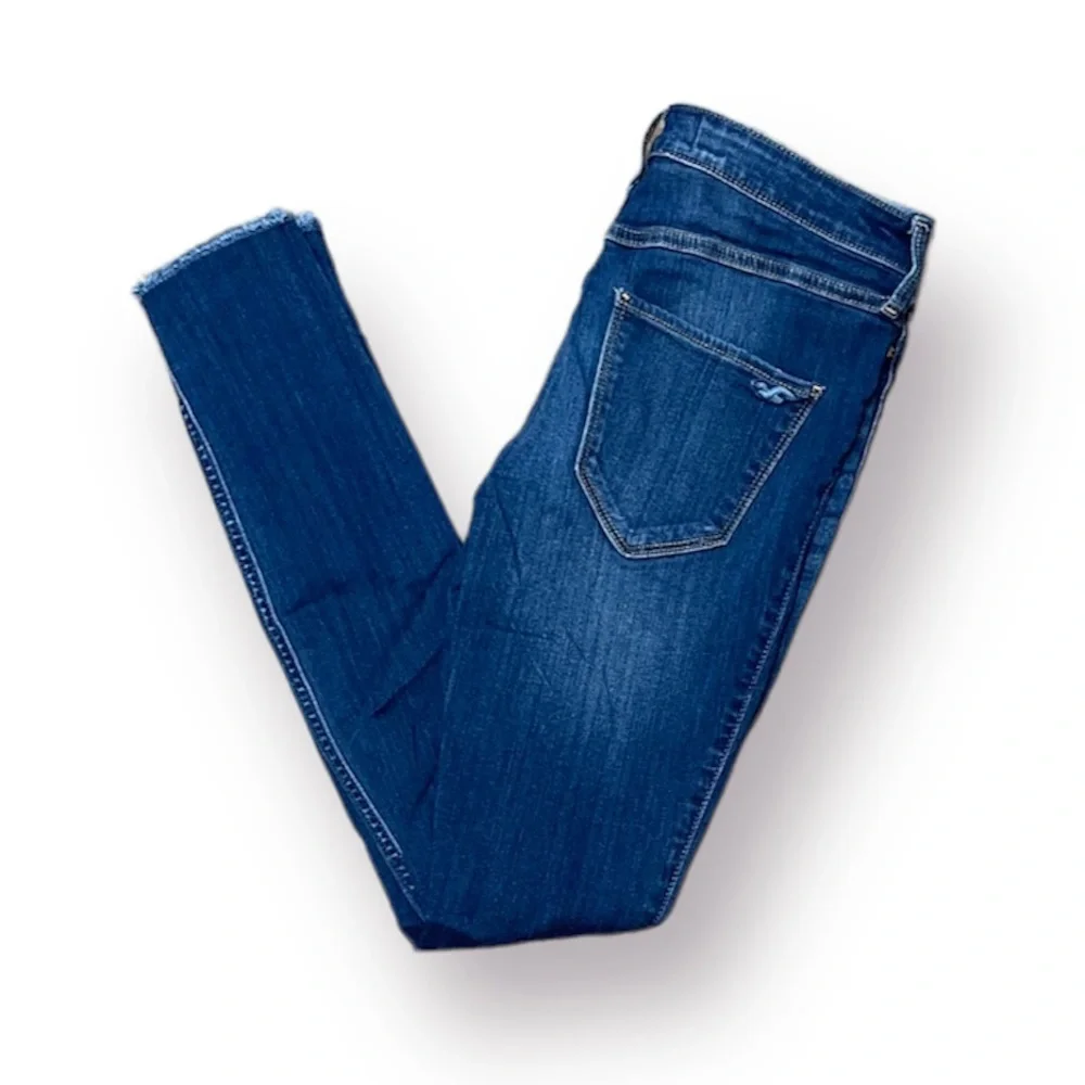 Hollister ultra high-rise ripped jean leggings. Size 7r 28w - Picture 1 of 4